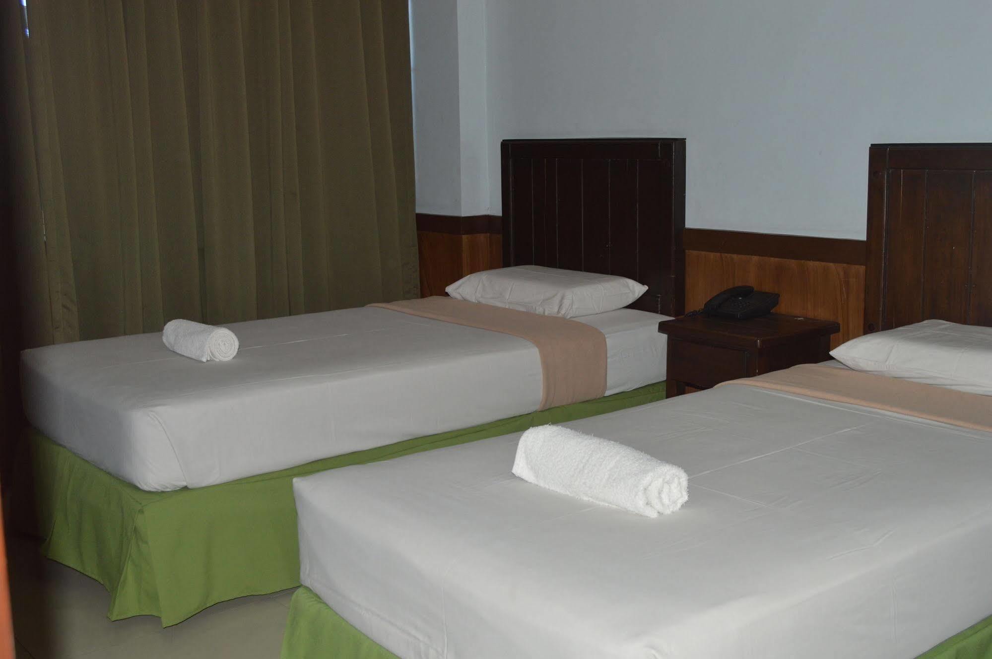 Alu Hotel Davao City Exteriör bild